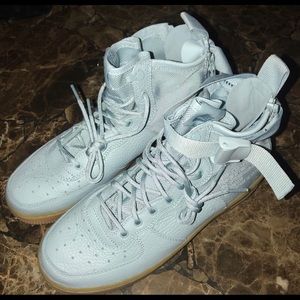 Nike Shoes - Nike high top utility sneaker 7 youth grade school Nike Shoes - Nike high top utility sneaker 7 youth grade school